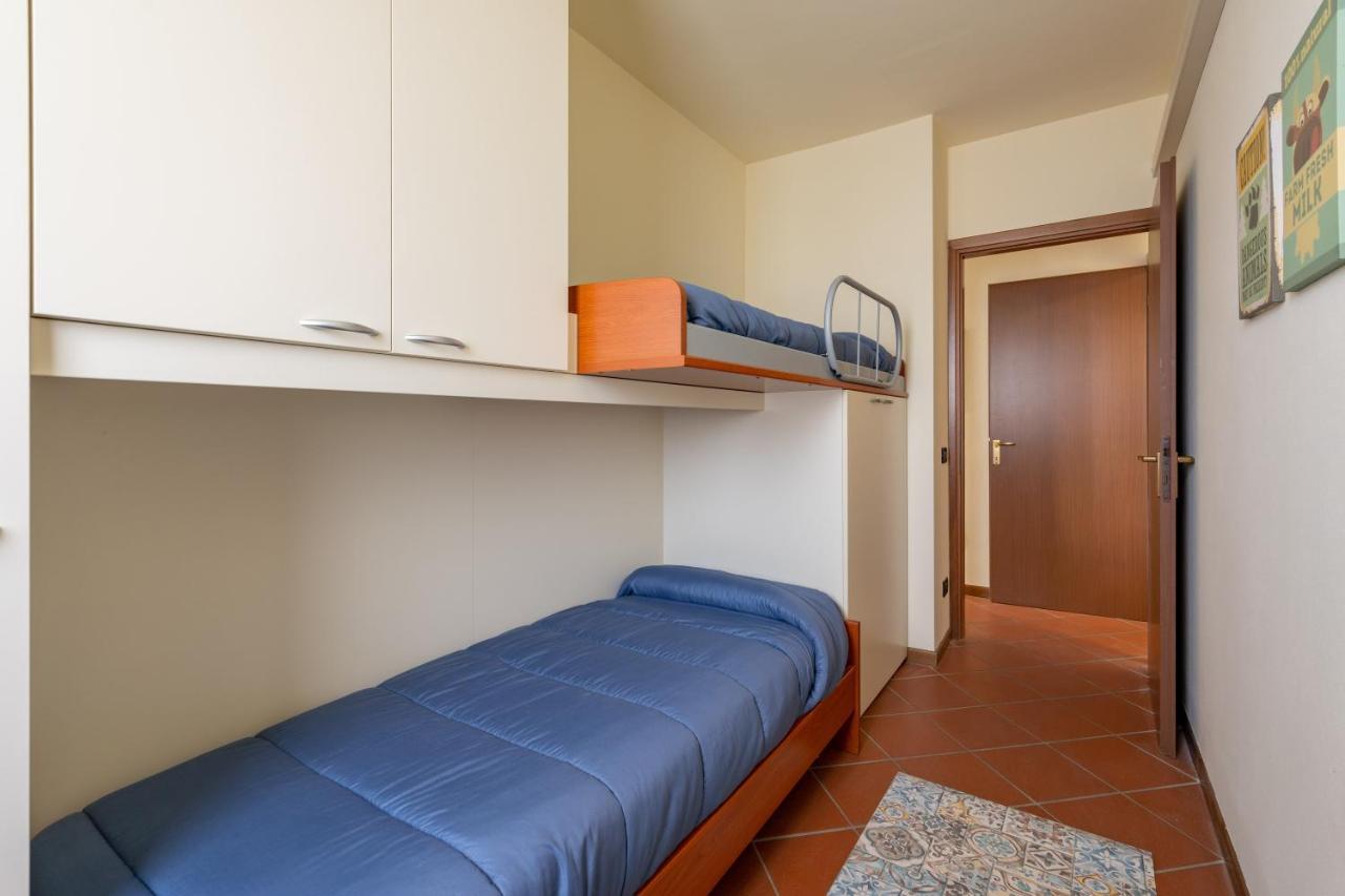 Pool - Marge Apartment - By Host4U Padenghe sul Garda Kültér fotó