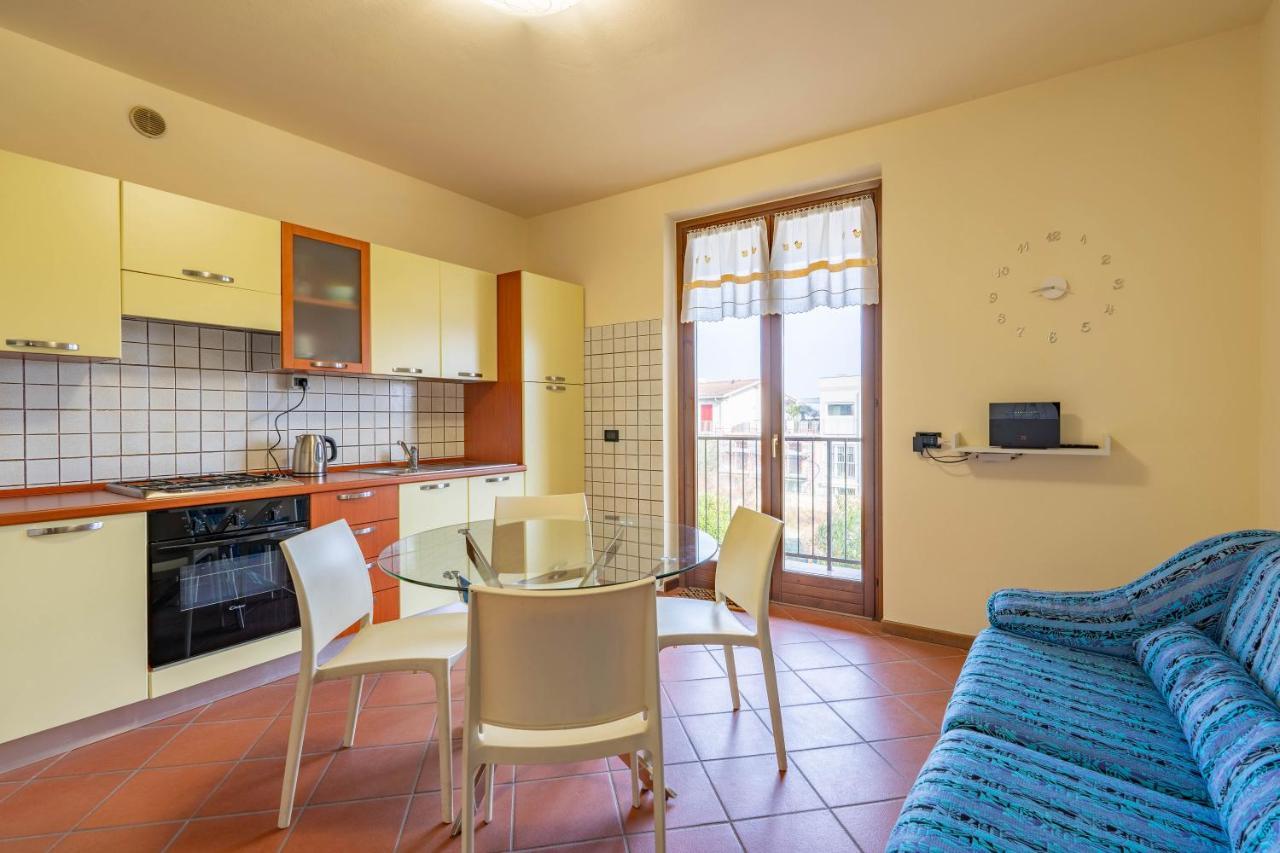 Pool - Marge Apartment - By Host4U Padenghe sul Garda Kültér fotó