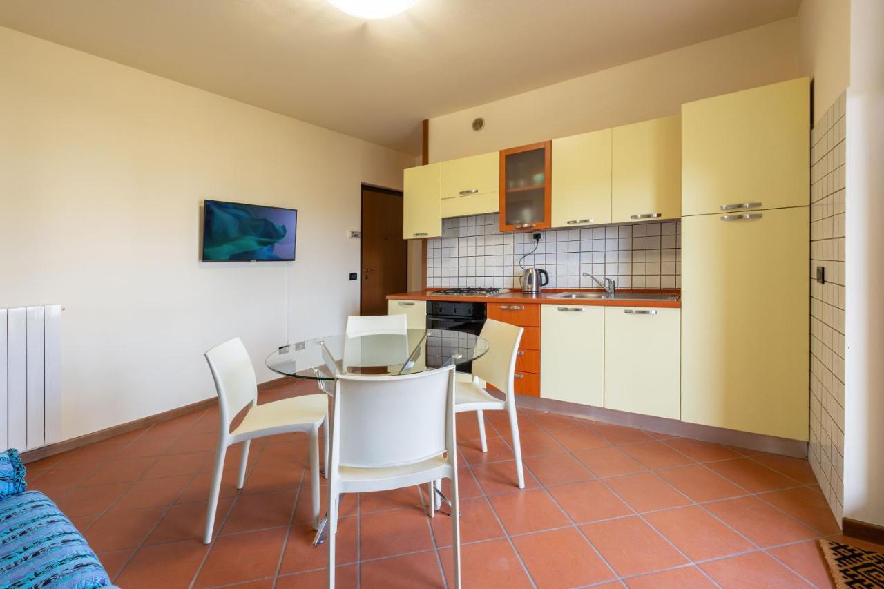 Pool - Marge Apartment - By Host4U Padenghe sul Garda Kültér fotó