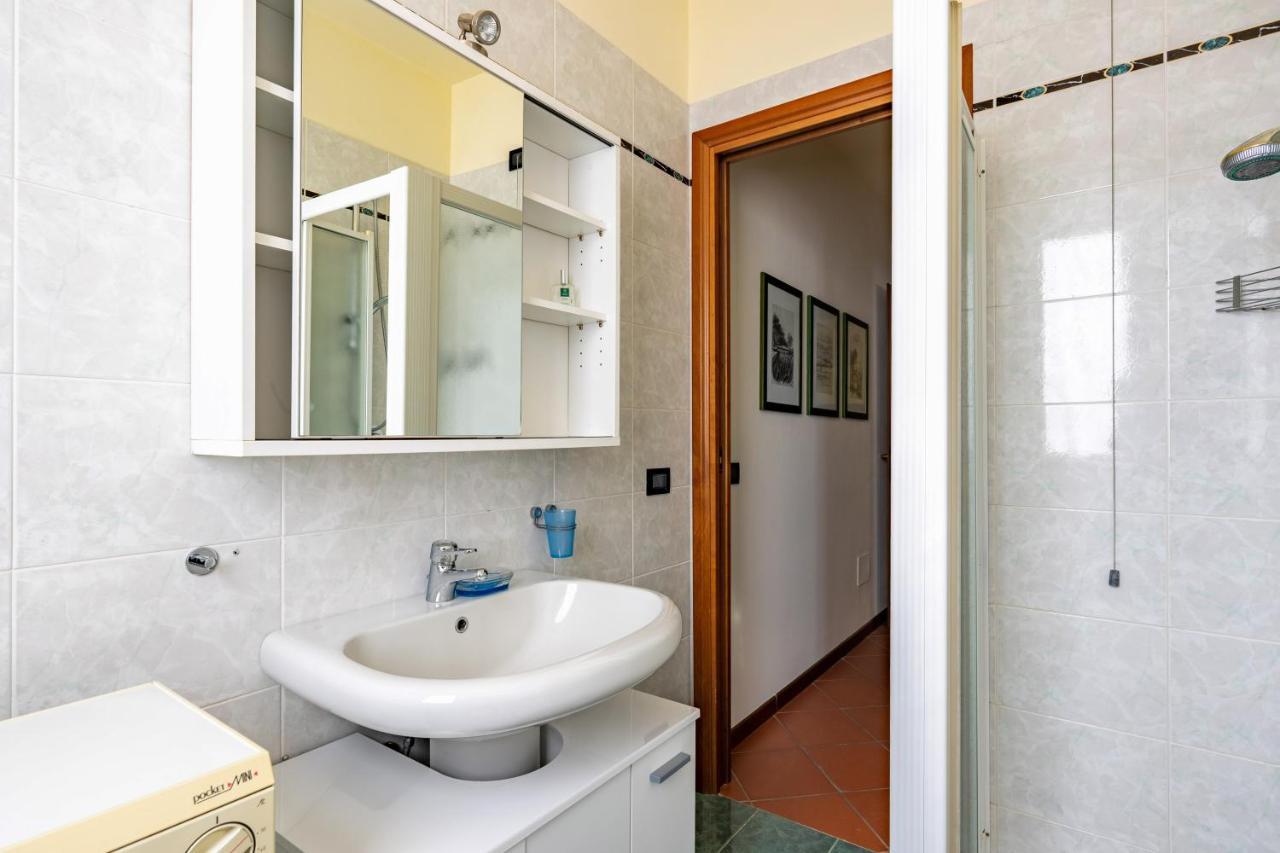 Pool - Marge Apartment - By Host4U Padenghe sul Garda Kültér fotó